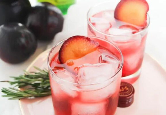 Sugar Plum Whiskey Smash